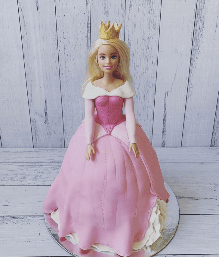 Elegant Sleeping Beauty Cake